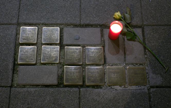 Stolpersteine mit Kerte